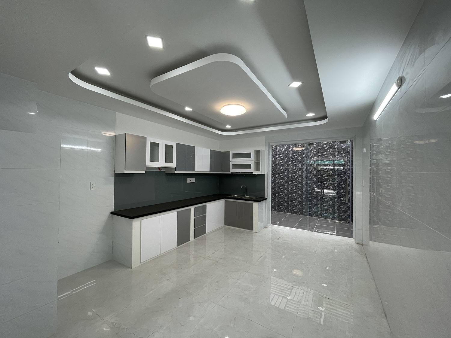 Tuyệt phẩm 3 lầu (4x15) 6 phòng t.kế Singapore, mới xây dựng, hẻm đẹp Phan Đình Phùng - gần PXLong